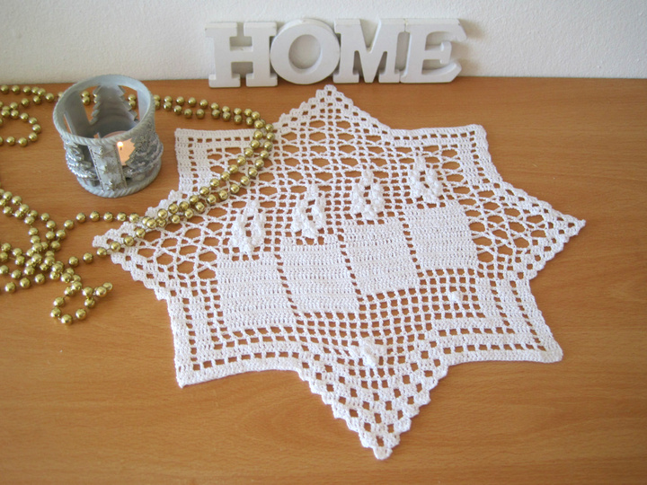 Weihnachten Zierdeckchen mit 4 Kerzen - Häkelanleitung