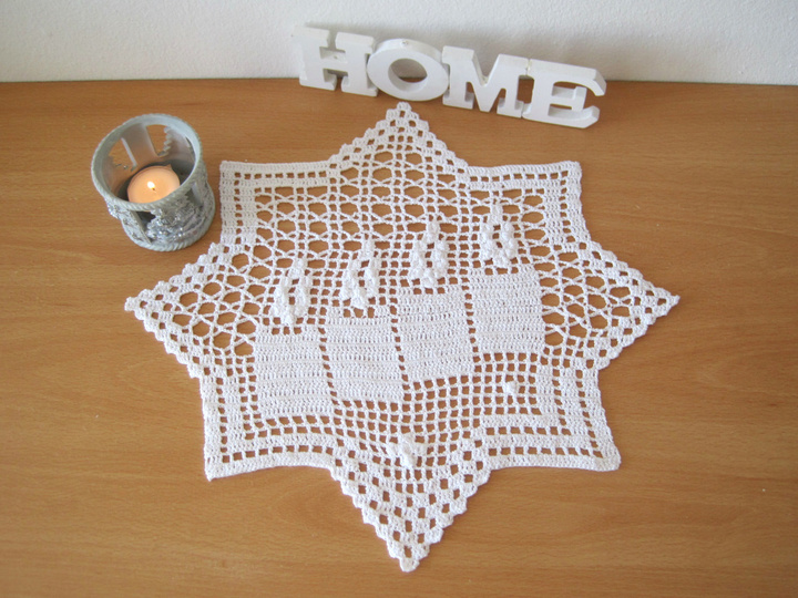 Weihnachten Zierdeckchen mit 4 Kerzen - Häkelanleitung