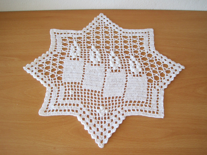 Weihnachten Zierdeckchen mit 4 Kerzen - Häkelanleitung