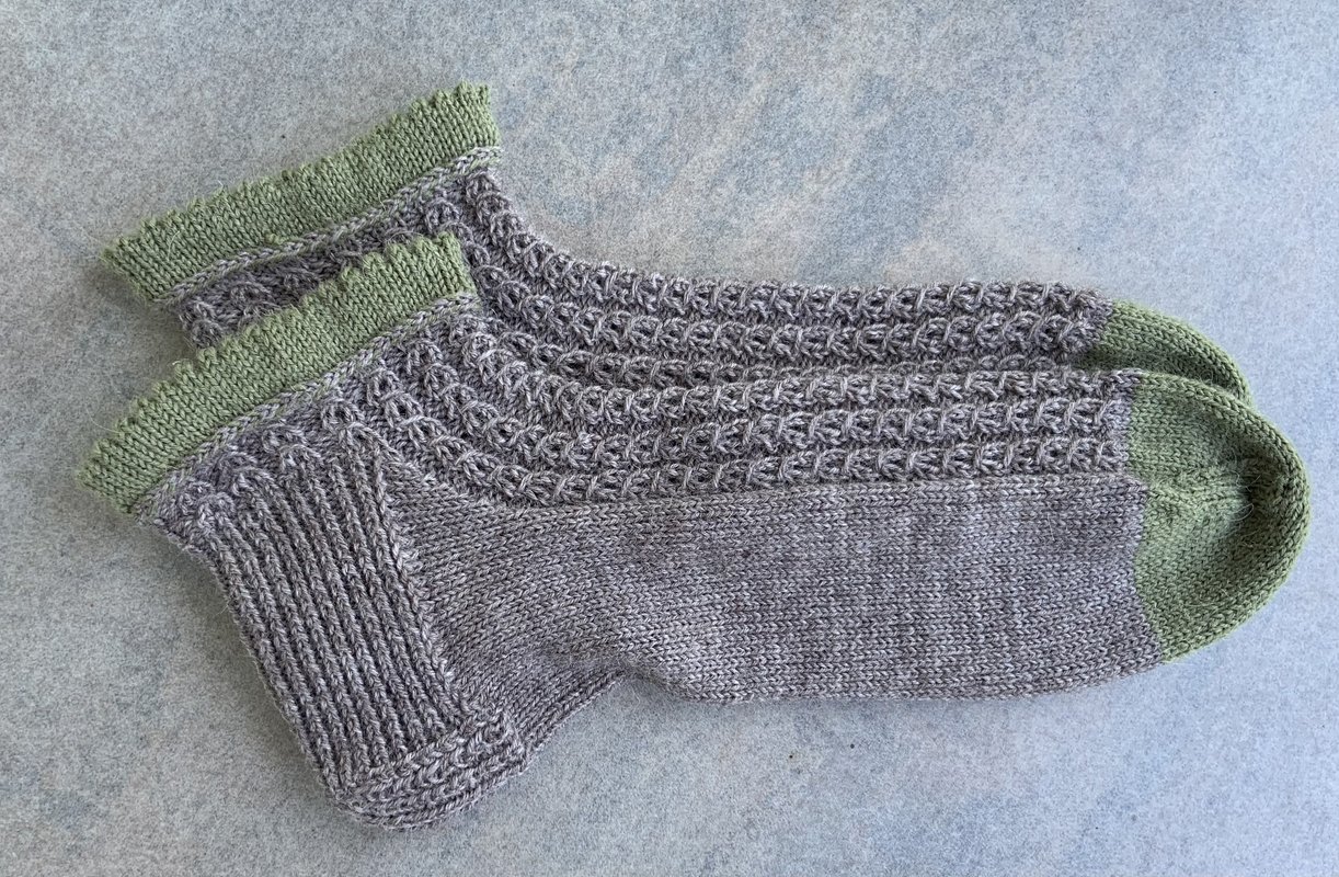 Sneakersocken im Trachtenstil