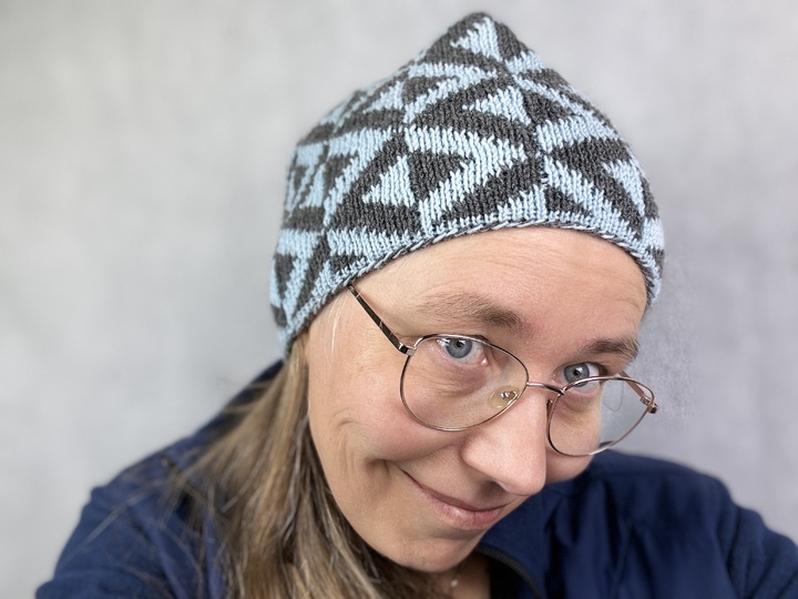 Wendemütze «Spiegelungen» - Eine Double Face Strickanleitung