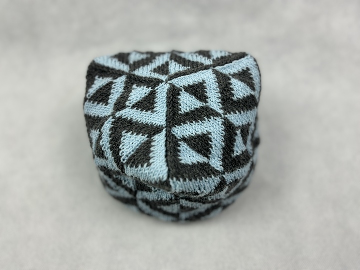 Wendemütze «Spiegelungen» - Eine Double Face Strickanleitung