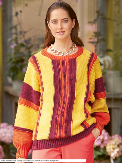 Quergestrickter Pulli mit Streifen in Gelb, Weinrot und Orange