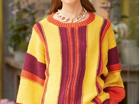Quergestrickter Pulli mit Streifen in Gelb, Weinrot und Orange