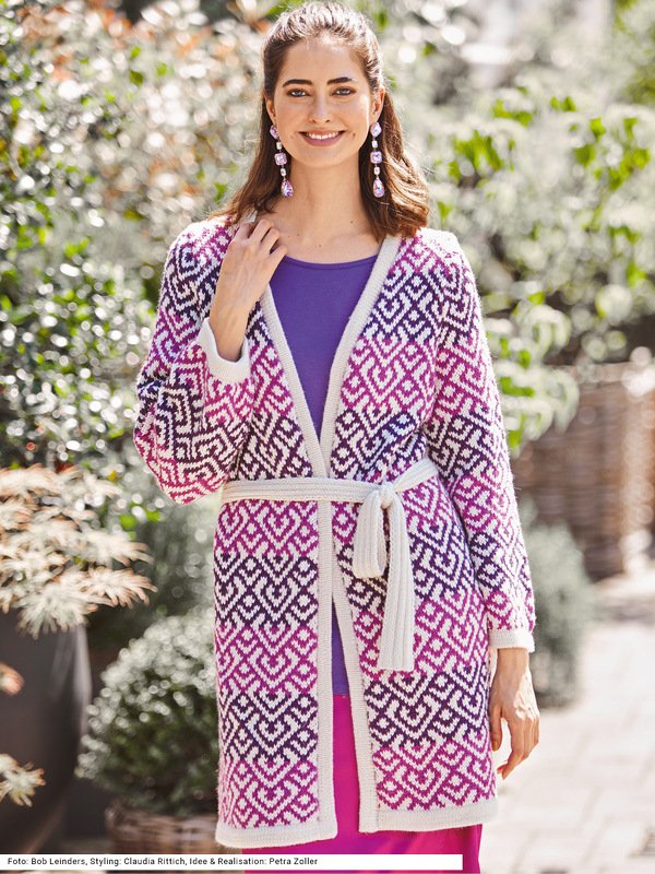 Lange Jacke im Jacquardmuster in Natur, Pink und Aubergine mit Gürtel