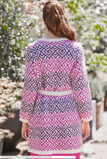 Lange Jacke im Jacquardmuster in Natur, Pink und Aubergine mit Gürtel