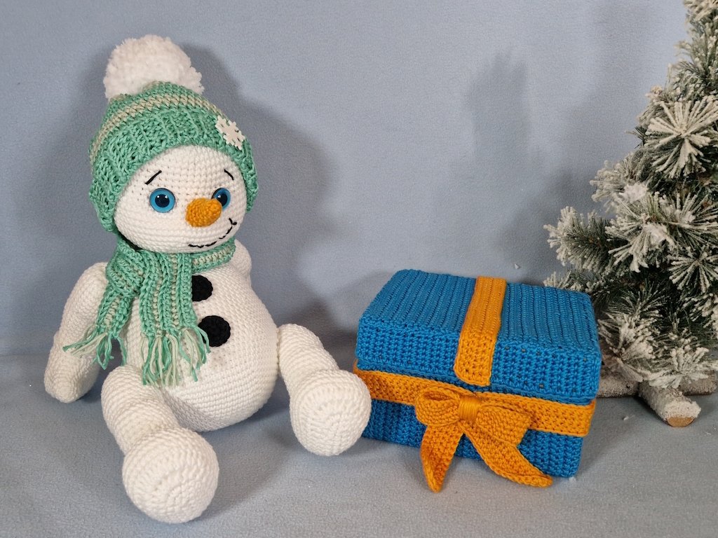 Schneemann Snowball mit Geschenkebox