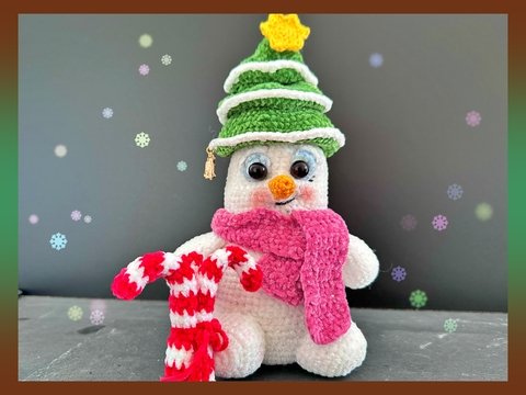 Häkelanleitung als PDF für den lustigen Schneemann mit Weihnachtshut