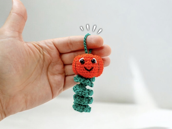 Kürbiswürmchen Glücksbringer - Häkelanleitung