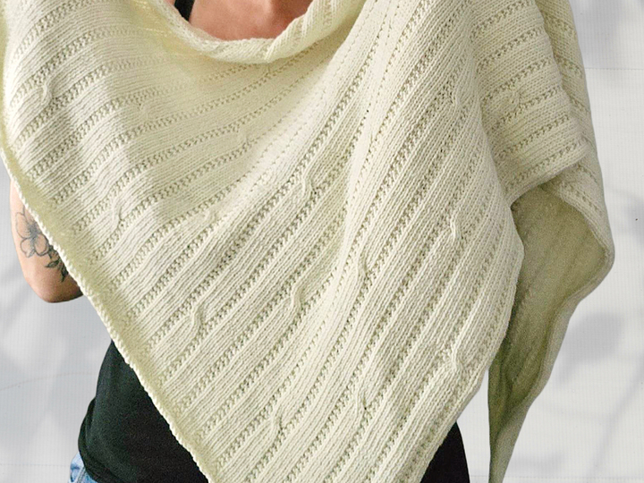 "Elli Frost" Gestricktes Dreieckstuch mit verkreuzten Rippen