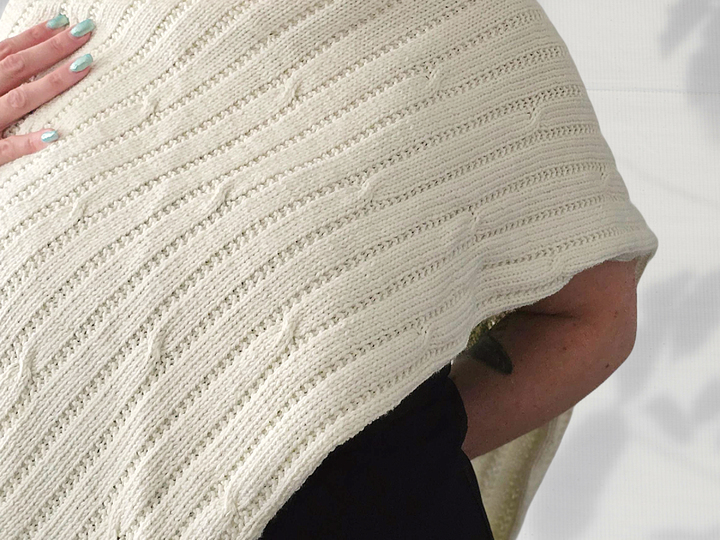 "Elli Frost" Gestricktes Dreieckstuch mit verkreuzten Rippen