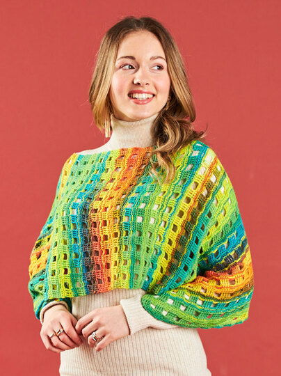 PONCHO UND SOMMERSOCKEN, gehäkelt