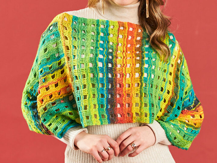 PONCHO UND SOMMERSOCKEN, gehäkelt