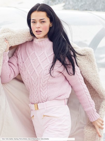 Mustermixpulli mit Perlmusterstrukturen, Zopfstreifen und Rautenpasse