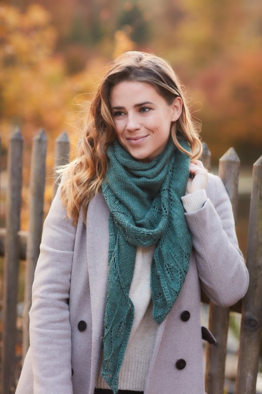 Halbmondtuch mit Blätter-Lochmuster - Bild 3