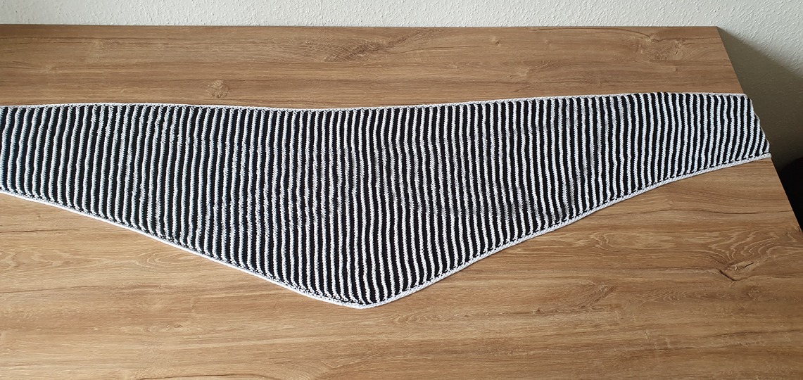 Whale, Shadow Knitting, Illusion Knitting, Flat Motif Shawl