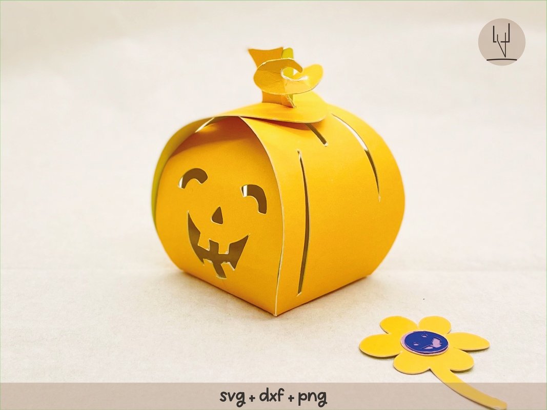 Geschenkschachtel Halloween-Kürbis mit lachendem Gesicht und Blume