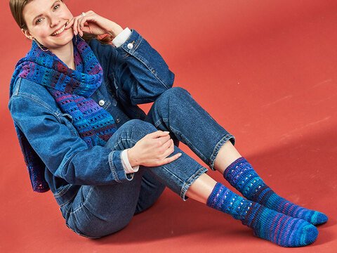 SCHAL UND HÄKELSOCKEN