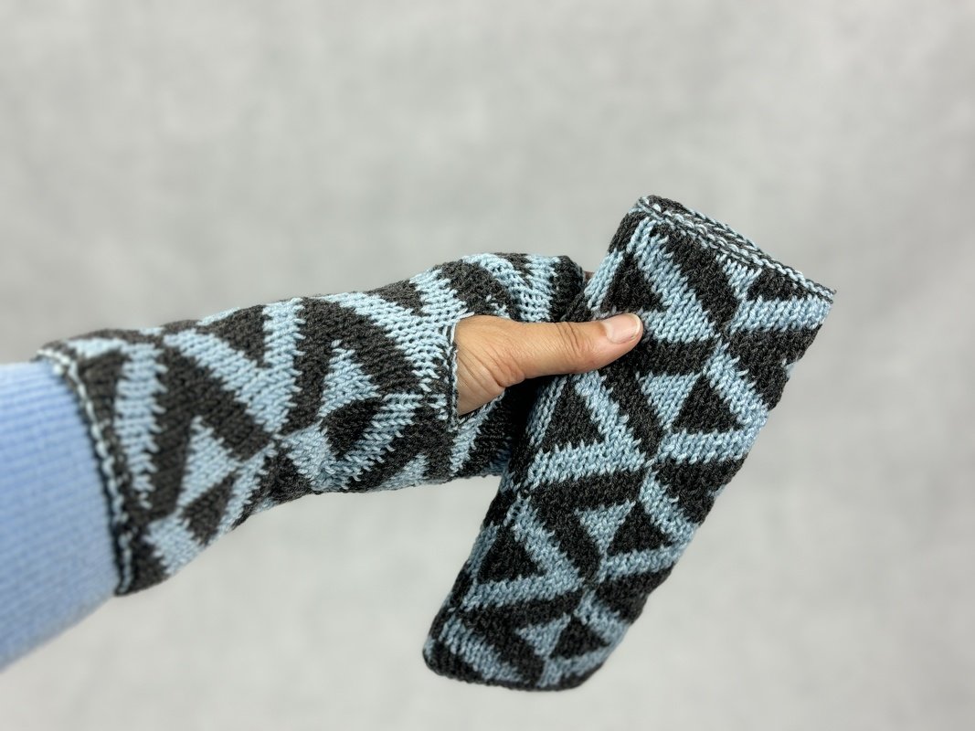 Arm Warmers «Reflections» - A Double Knitting Pattern - Image 3