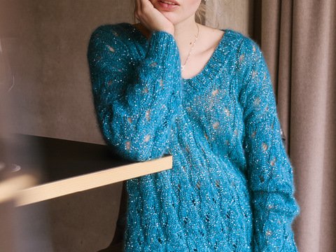 Pulli mit Ajourmuster-Streifen und Pailetten