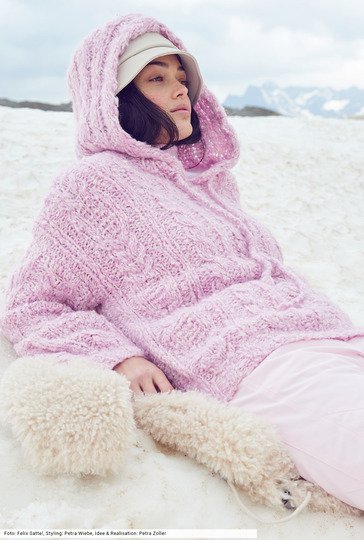 Kapuzenpulli mit markanten Zopfstrukturen