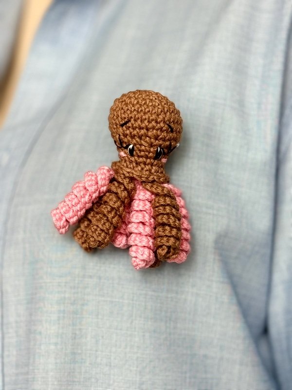 Crochet no sew mini octopus brooch amigurumi pattern - ENG - Image 4
