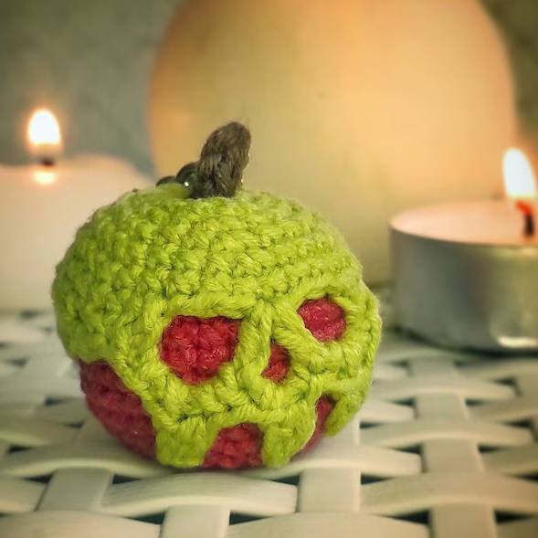 Poisoned apple mini (keychain)