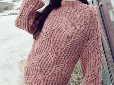 Zopf-Rippenpulli mit Raglanschrägungen