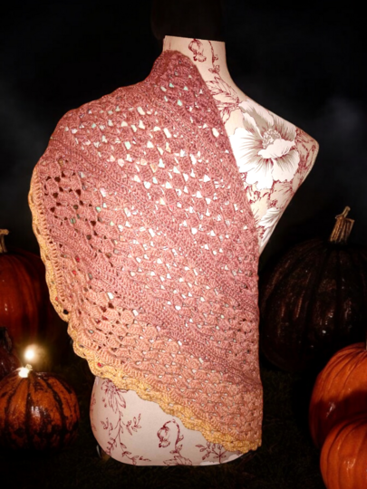 Flaches Dreieckstuch „Mirfana BE“ - Häkelanleitung