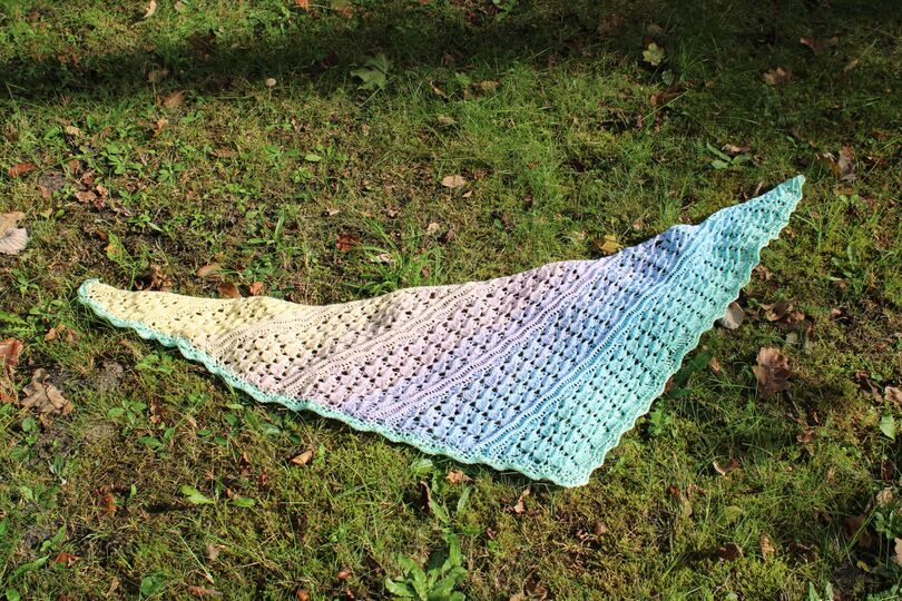 Flaches Dreieckstuch „Mirfana BE“ - Häkelanleitung