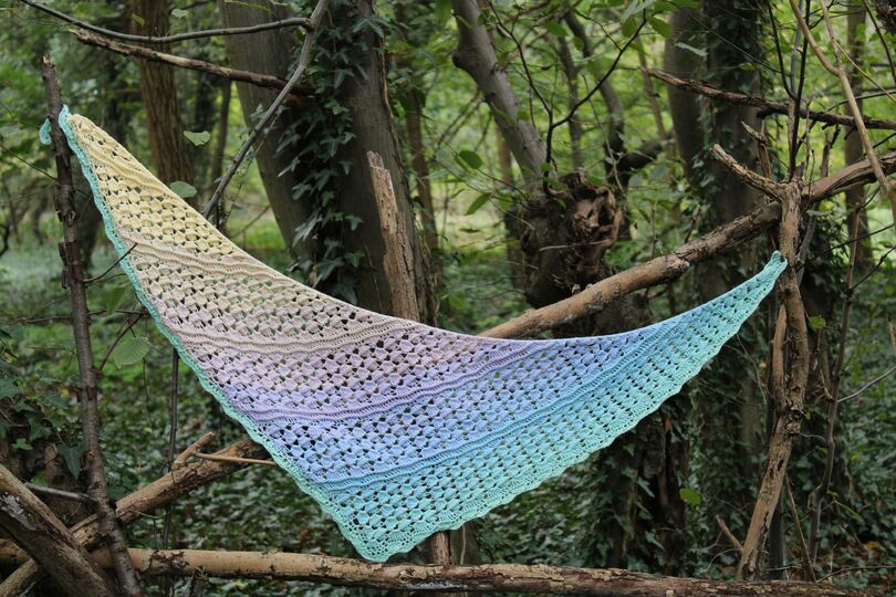 Flaches Dreieckstuch „Mirfana BE“ - Häkelanleitung