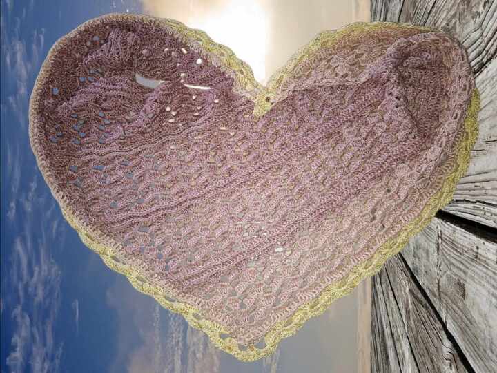 Flaches Dreieckstuch „Mirfana BE“ - Häkelanleitung