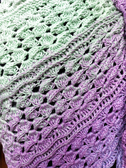 Flaches Dreieckstuch „Mirfana BE“ - Häkelanleitung