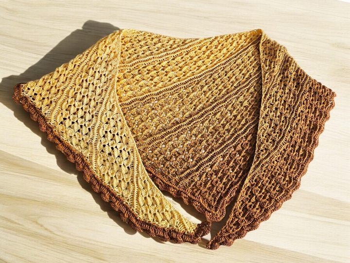 Flaches Dreieckstuch „Mirfana BE“ - Häkelanleitung