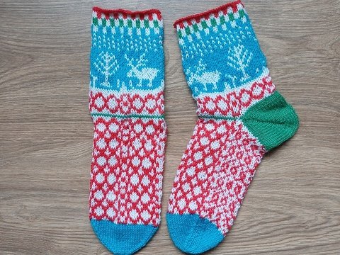 Anleitung Sockenmuster Magische Rentiere, mit mehreren Fäden