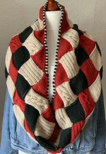 Canissa, Loop in Entrelac-Technik