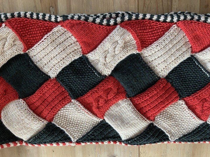 Canissa, Loop in Entrelac-Technik