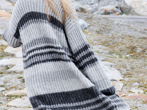 Gestreifter Mantel in drei Garnqualitäten