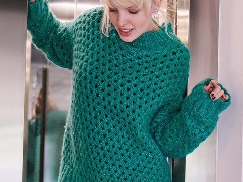 Netzmusterpulli mit Seitenschlitzen