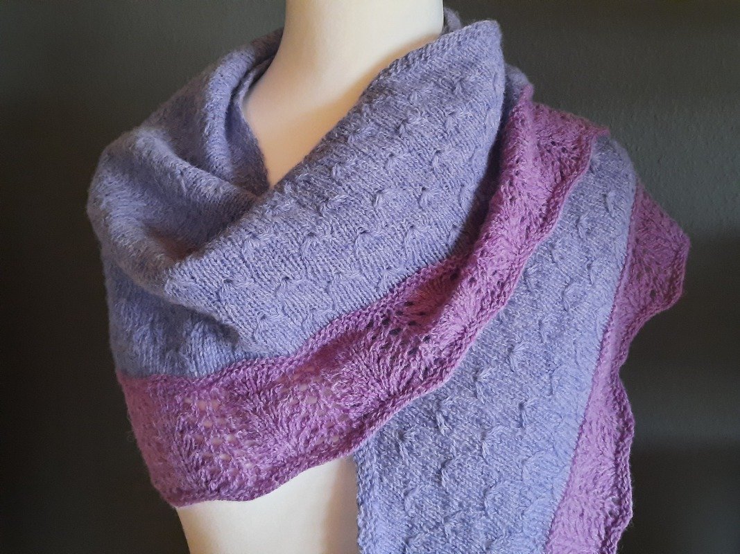 Flaches Tuch aus Leinengarn oder Wolle