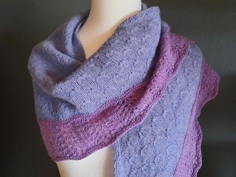 Flaches Tuch aus Leinengarn oder Wolle