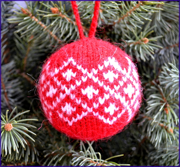 Strickmuster für einfachen Weihnachtsbaumschmuck. 5 Weihnachtskugeln