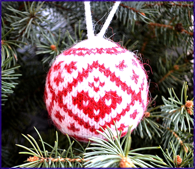 Strickmuster für einfachen Weihnachtsbaumschmuck. 5 Weihnachtskugeln
