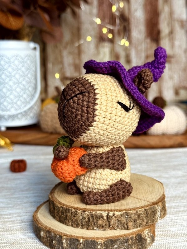 Crochet Halloween capybara in a witch hat with pumpkin amigurumi pattern - Image 3