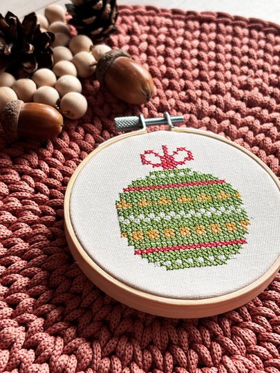 Stickdatei: Weihnachtsmotive für Miniaturstickrahmen