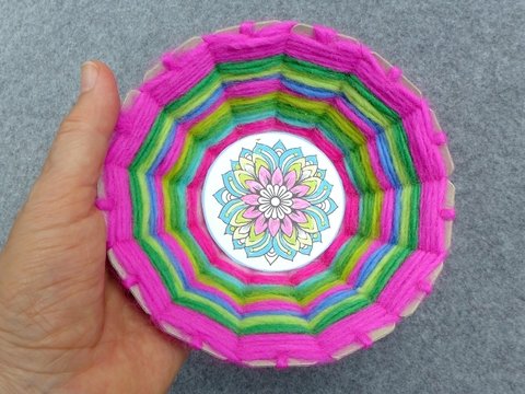 Basteln mit Kindern: Schale aus Wollresten