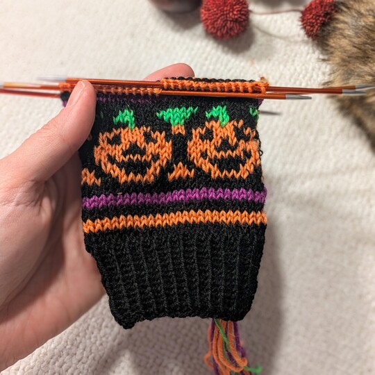Strickanleitung Pumpkinsmile Mitts