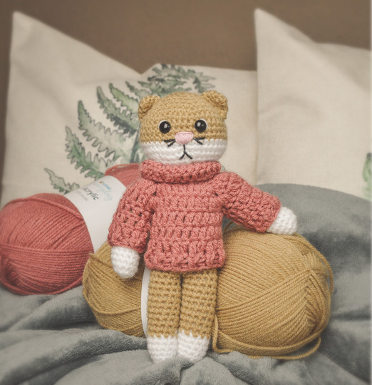 Häkelanleitung Kater Garry mit Pulli.Amigurumi Pattern für orange/rot-weiße