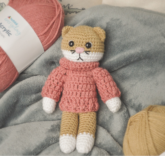 Häkelanleitung Kater Garry mit Pulli.Amigurumi Pattern für orange/rot-weiße