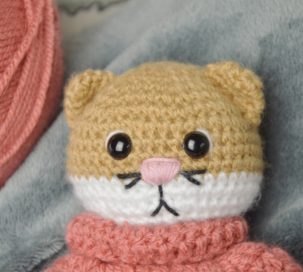 Häkelanleitung Kater Garry mit Pulli.Amigurumi Pattern für orange/rot-weiße